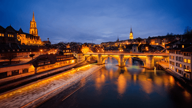 Die Stadt Bern bei Nacht