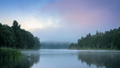 Weite Wasserflächen der Mecklenburgischen Seenplatte