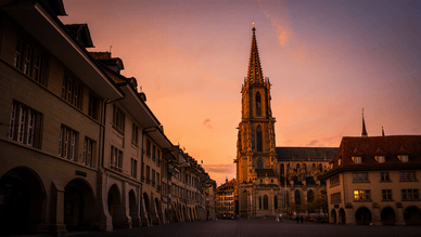 Berner Münster bei Sonnenuntergang