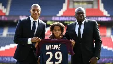 Ethan Mbappé jeune présentation PSG.