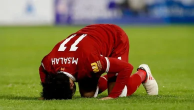 سجود محمد صلاح عقب الهدف