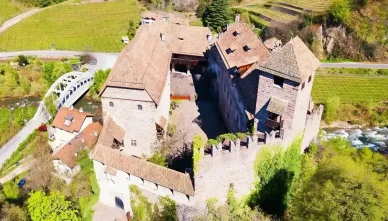 Castel Mareccio, costruito nel XIII secolo Castel Bolzano