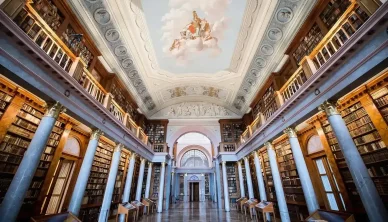 A Pannonhalmi Könyvtár Pannonhalmi Könyvtár