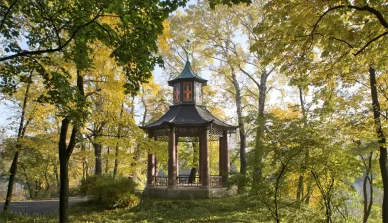 Altana na terenie pałacu