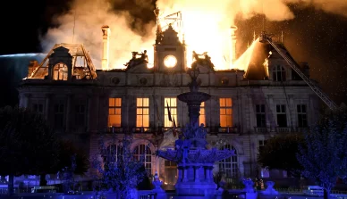Hôtel de ville de Limoges en flammes le 17 octobre 2026. Incendie de l'Hôtel de ville de Limoges en 2026.