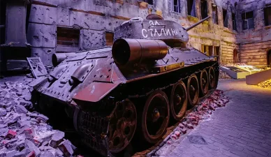 Wystawy w Muzeum II Wojny Światowej w Gdańsku Sowiecki czołg T-34-85