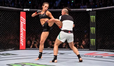 Kick-boxing Joanna Jędrzejczyk podczas pojedynku z Rose Namajunas