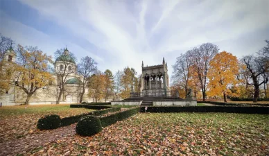 Pałac w Wilanowie — Przedpole