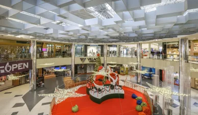 Ένα μικρό μέρος των καταστημάτων Mediterranean Cosmos Mediterranean Cosmos