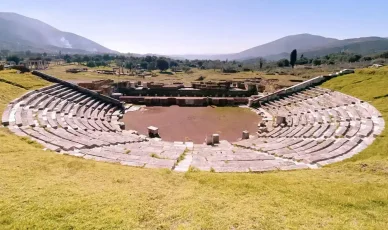 Αρχαίο θέατρο στη Μεσσήνη