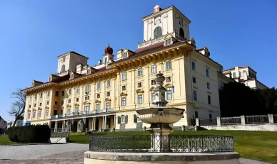 Kismarton (Eisenstadt) Esterházy-kastély Kismarton Esterházy kastély