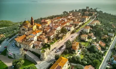 La cittadina di Castiglione del Lago il borgo più bello del Lago Trasimeno
