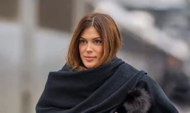 Iris Mittenaere manteau noir hiver look.