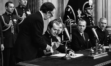 Król Jan Karol I podczas uroczystego zatwierdzenia Konstytucji Hiszpanii w 1978 roku