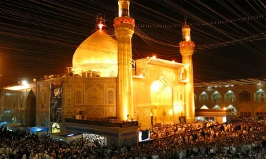 مرقد الإمام علي في النجف الأشرف وقضاء الحوائج صورة ليلية لمرقد الإمام علي في النجف الأشرف حيث يُستحب قراءة دعاء ناد علي لقضاء الحوائج.