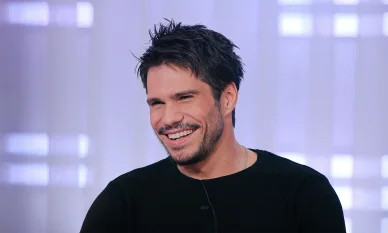 François Civil en interview télé.