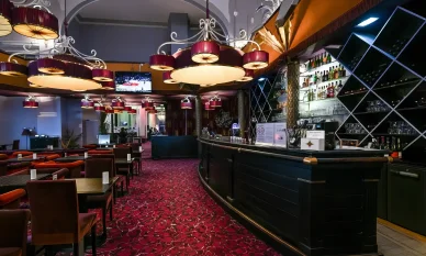 Casino Barrière de Trouville bar et restaurant. Casino Barrière de Trouville bar intérieur.