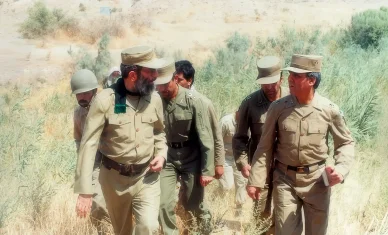 Ali Chamenei na froncie podczas wojny