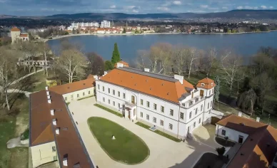 Tatai Esterházy kastély Tata Esterházy kastély
