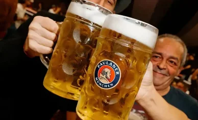 Un boccale da un litro di birra Paulaner costa circa 12 euro Oktoberfest Torino prezzi