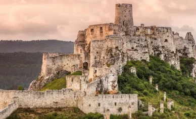 Zrúcaniny hradu Spišský Hrad Spišský