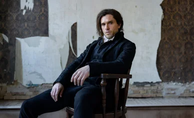 François Civil dans Les Trois Mousquetaires.