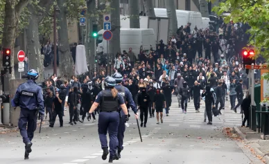 Blocus des lycées et intervention de la police. Blocus des lycées face aux forces de l’ordre.