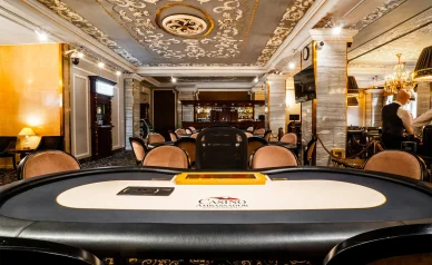 Pokerové stoly v kasinu Ambassador 