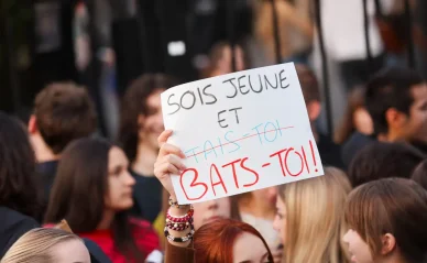 Blocus des lycées, message de protestation des élèves. Blocus des lycées et pancarte de mobilisation des jeunes.
