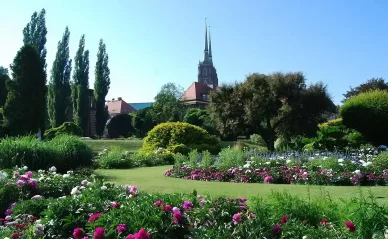 Ogród za Wydziałem Teologicznym  Ostrow Tumski