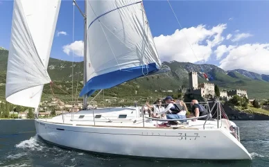 Gite in yacht sul Lago di Garda Noleggio barche Lago di Garda