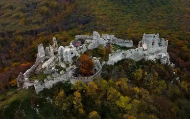 Zrúcaniny hradu Gýmeš Gýmeš hrad