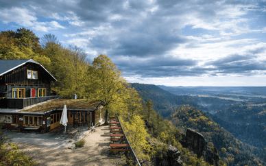 Brand-Baude erleben – Wanderrouten, Aussichtspunkt und Gastronomie