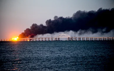Explosion du pont de Crimée pendant la guerre en Ukraine.