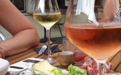 Cibo Vino apéro vin et charcuterie. Cibo Vino dégustation vin et fromage.