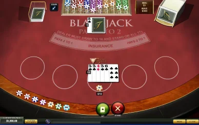 Lightning Blackjack table de jeu avec cartes et jetons. Lightning Blackjack interface de jeu avec cartes et mise.