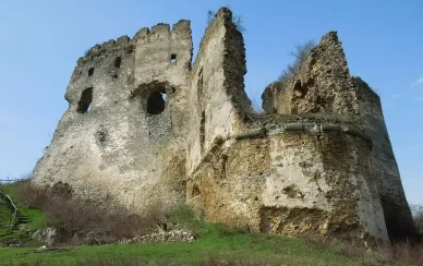Zrúcaniny hradu Čičva Čičva hrad