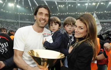 Alena Seredova e Gianluigi Buffon con bambini Gianluigi Buffon figli