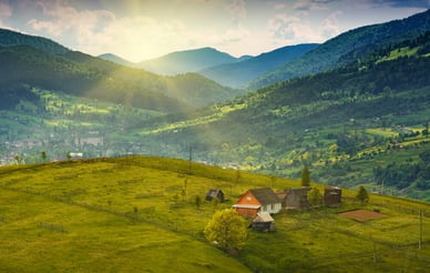 Ілюстративне фото українського села в горах