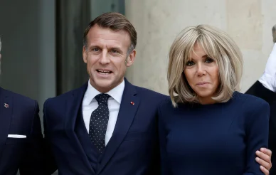 Brigitte Macron avec Emmanuel Macron photo. Brigitte Macron Emmanuel Macron couple officiel.