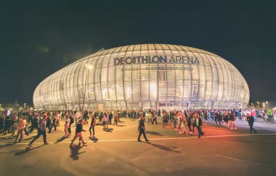 Decathlon Arena – Stade Pierre-Mauroy, antre du LOSC (Lille Olympique Sporting Club) de nuit.