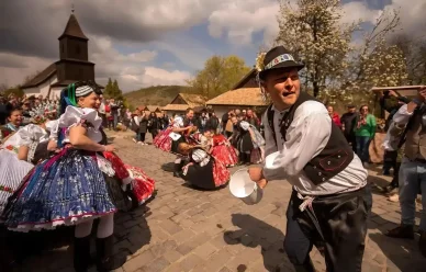 Ungheresi in costumi tradizionali Ungheria abitanti