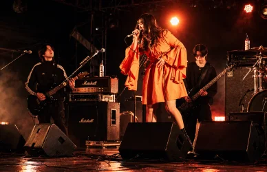 GLIM SPANKY りんご音楽祭 フェスティバルでのGLIM SPANKYのパフォーマンス