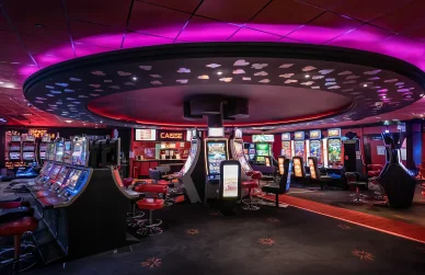 Salle de jeux Circus Casino Carnac machines ambiance.