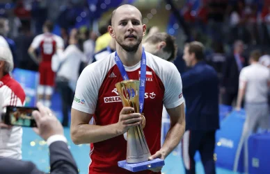 Nagrody i nominacje Siatkarz Bartosz Kurek z jedną ze swoich nagród
