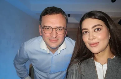 Раміна Есхакзай та Дмитро Кулеба Раміна Есхакзай на інтерв'ю з Дмитром Кулебою