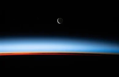 Mission Artemis II, nouvelle photo de la Lune au-dessus de l’atmosphère.