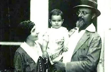 Calvino con i genitori