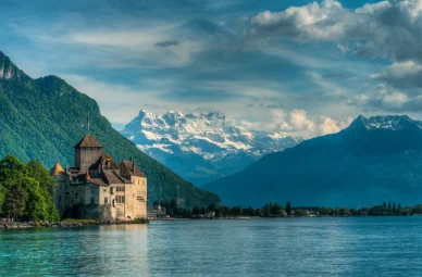 Chillonovský zámok, Montreux, Švajčiarsko Chillonovský zámok, Švajčiarsko