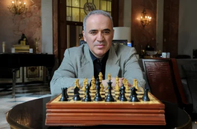 Hommage à Garik Kasparov, figure historique liée à la Fédération d’échecs de Kalmoukie.ecs de Kalmoukie.